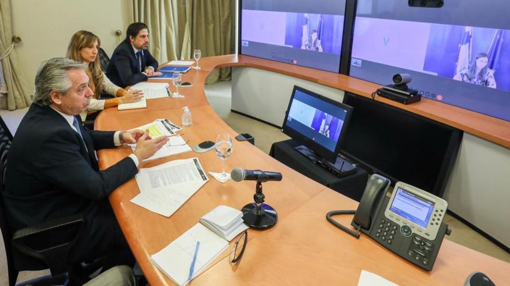 Alberto realizó una videoconferencia con la primera ministra de Finlandia, Sanna Marin.