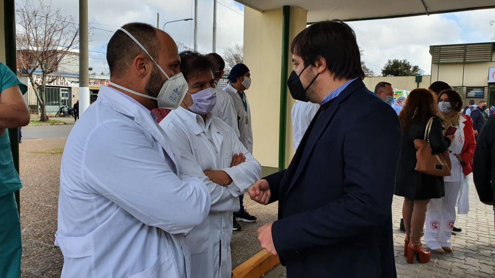 Nicolás Kreplak, viceministro de Salud bonaerense, durante una recorrida por el Hospital Evita Pueblo (@nkreplak/Twitter).