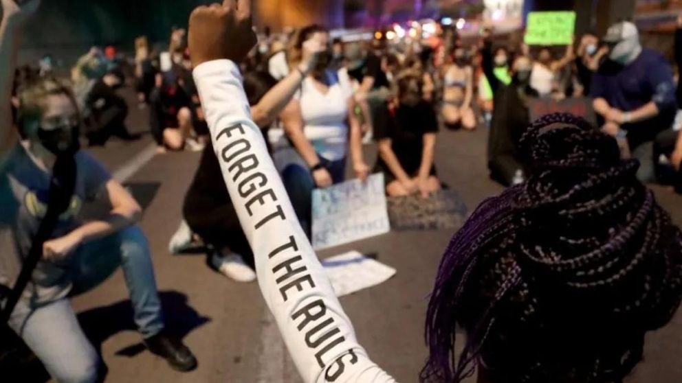 Al conocerse el video de la muerte de López, las protestas volvieron a producirse en las calles.