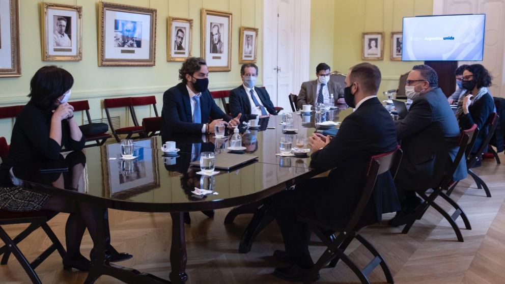 Santiago Cafiero encabezó reunión de gabinete económico en Casa Rosada.