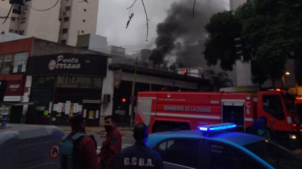 En el mismo barrio, hace menos de un mes, ocurrió una trágica explosión en una perfumería. (Twitter: @moratosantiago)