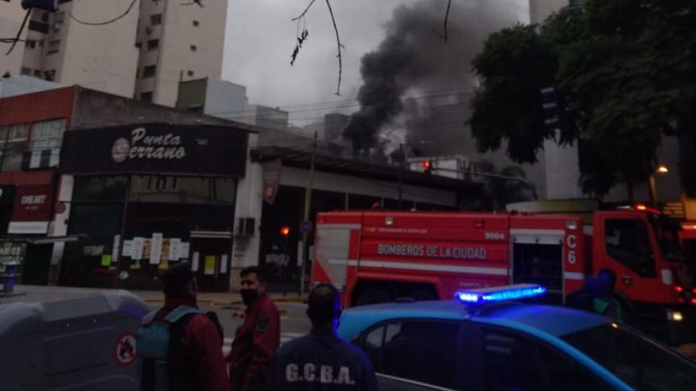 En el mismo barrio, hace menos de un mes, ocurrió una trágica explosión en una perfumería. (Twitter: @moratosantiago)