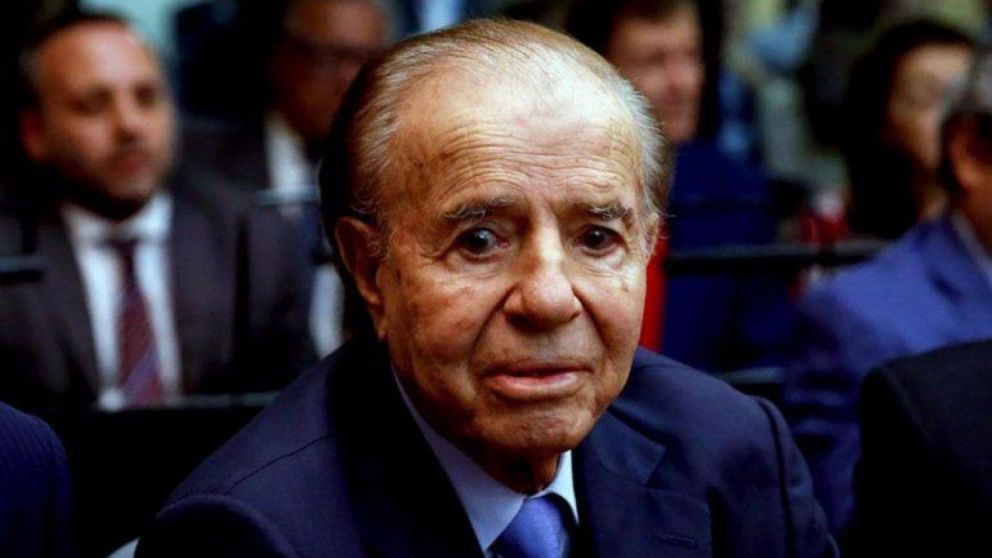 Carlos Menem est� internado por un cuadro de neumon�a grave. 