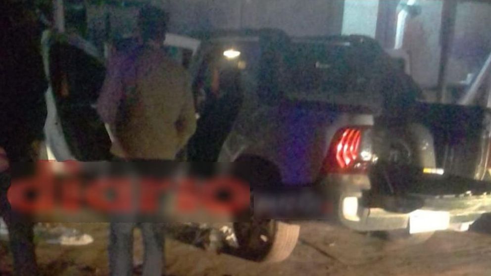 El hombre siendo detenidos por las fuerzas de seguridad (Nuevo Diario).