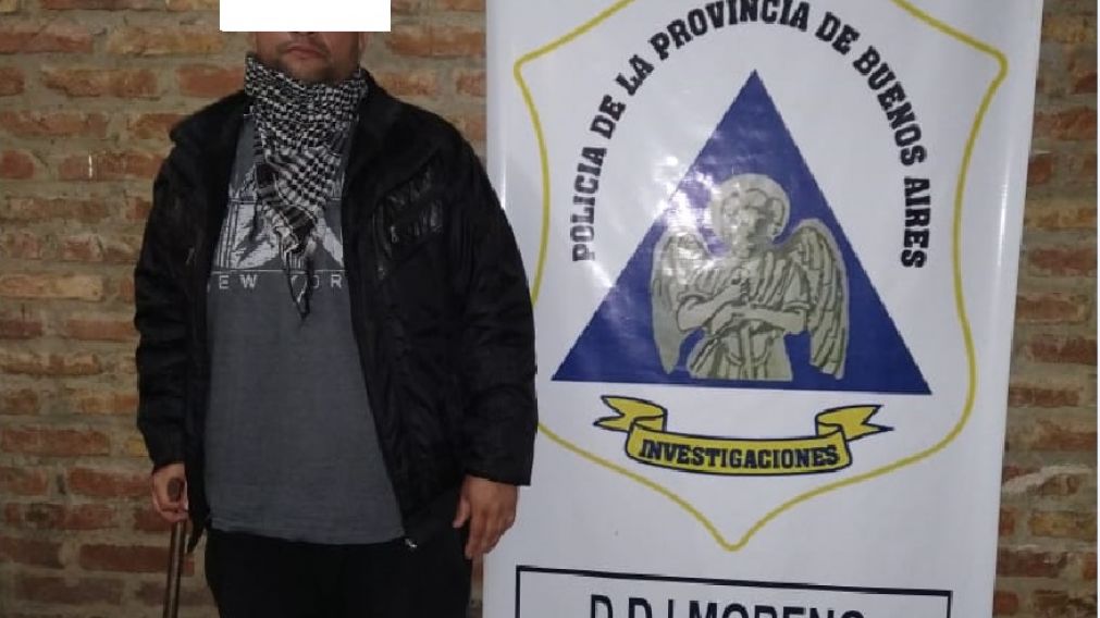 El violador, que usa un bastón para caminar, fue apresado en la localidad bonaerense de Moreno.