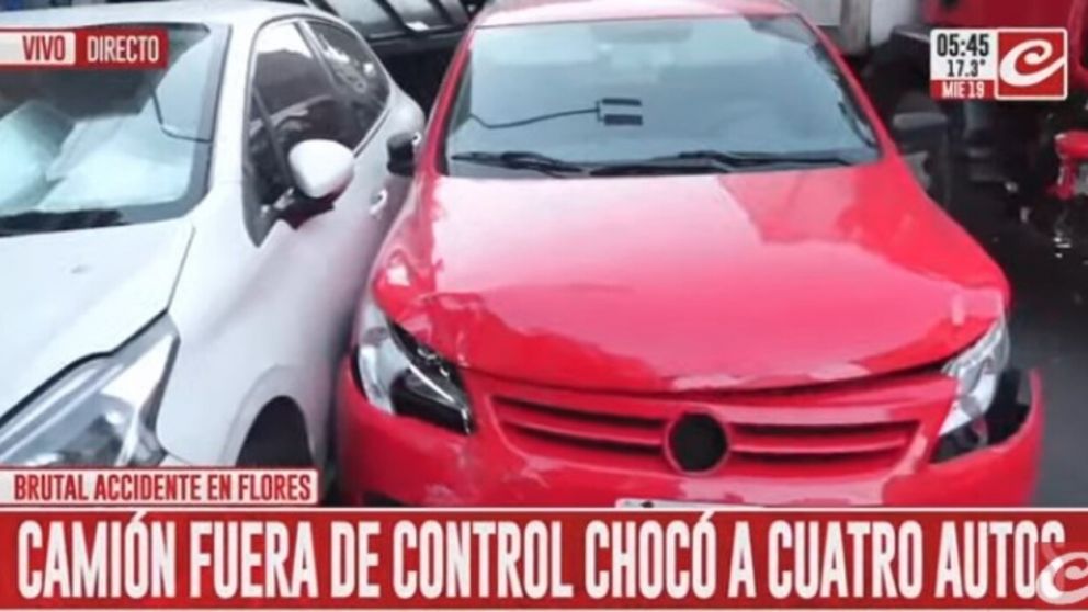 El múltiple choque ocurrió en el barrio de Flores (Captura de TV).