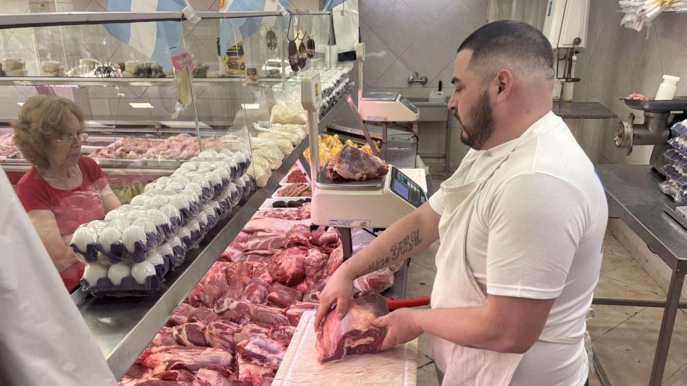 Las subas en los precios del ganado en pie se trasladaron a los mostradores de las carnicer�as (Carlos Ventura/Cr�nica).