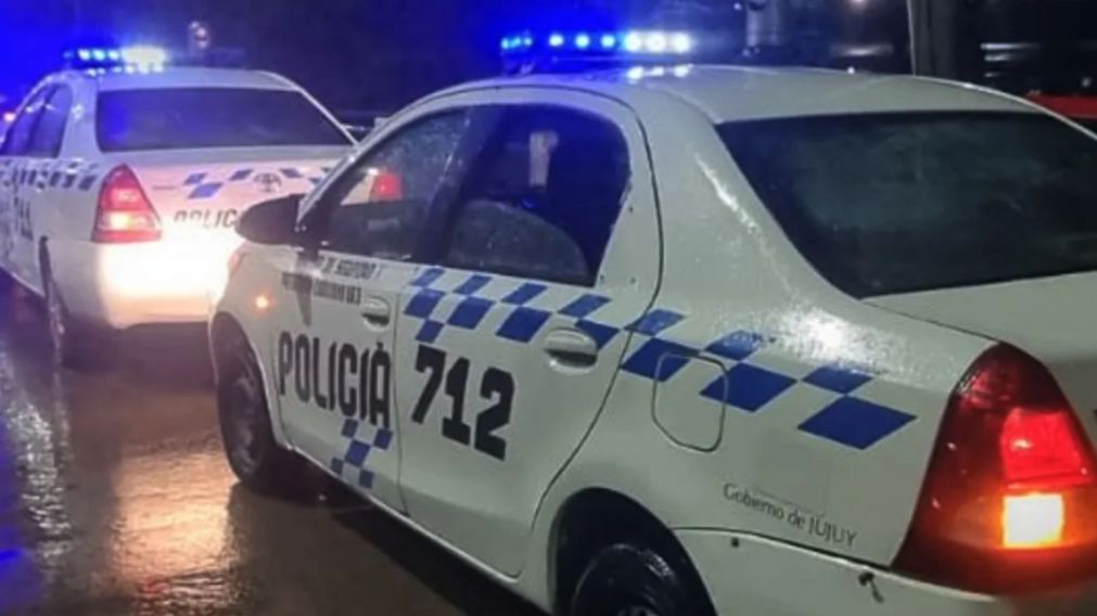 El caso de justicia por mano propia requirió la presencia policial (Gentileza Jujuy al Momento).