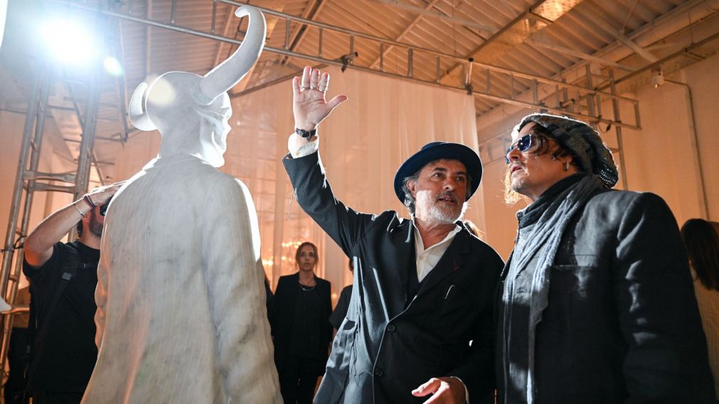 �Corcho� Rodr�guez abri� su atelier y Johnny Depp fue el invitado estelar en una noche de arte y m�sica en Villa Crespo.
