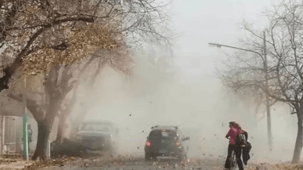 ¡Precaución! Alertan por inmensa nube de polvo que viaja de La Patagonia a Buenos Aires