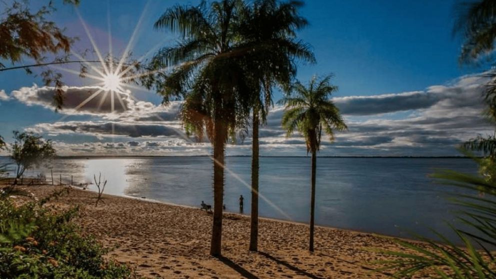 El imponente Paraná marca el ritmo del paisaje y define la identidad del destino (Img. Corrientes .