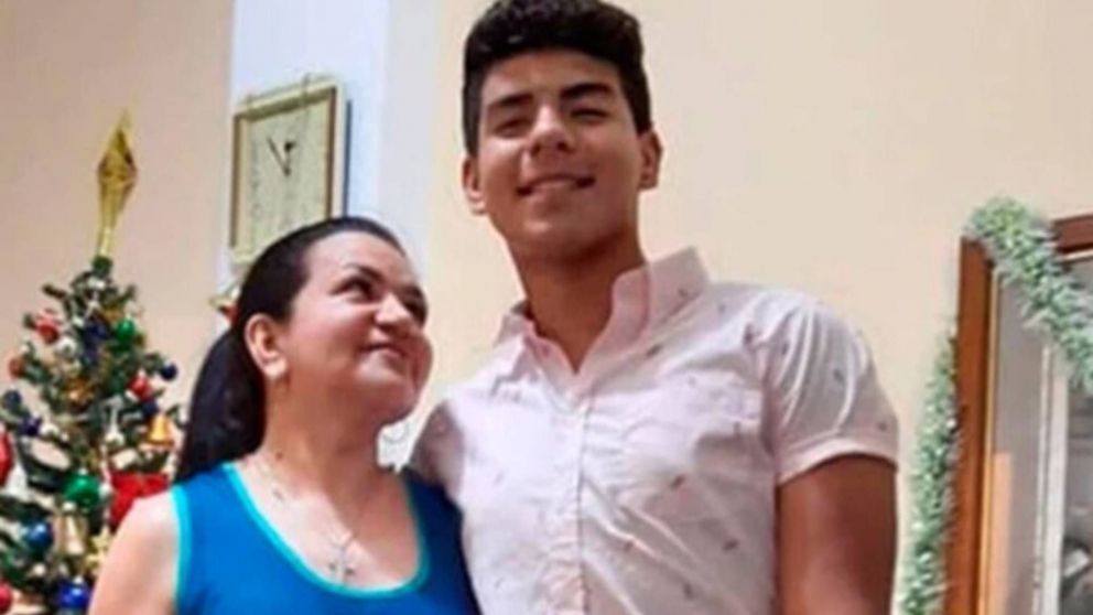 "Lo discriminaron por su color de piel y lo escupieron en la cara", dijo la mamá de Fernando Báez Sosa de los rugbiers tras el estreno del documental