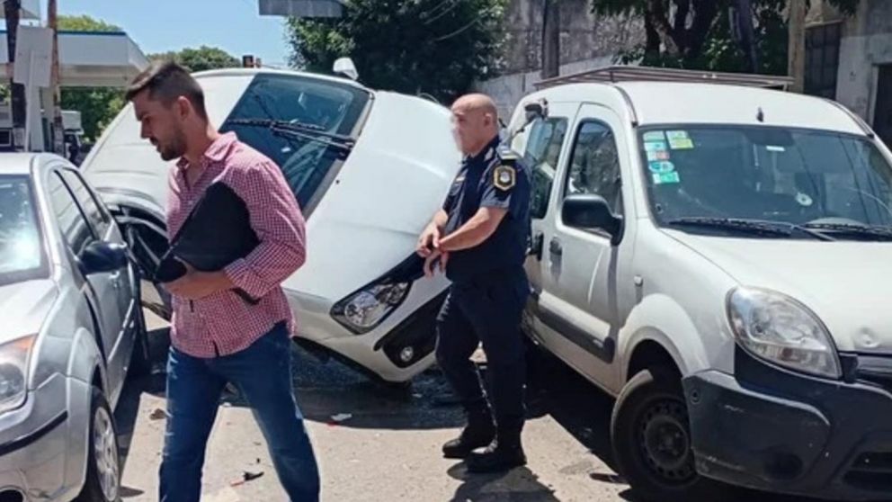 Persecución, vuelco y tiroteo: un delincuente murió y otros tres resultaron detenidos.