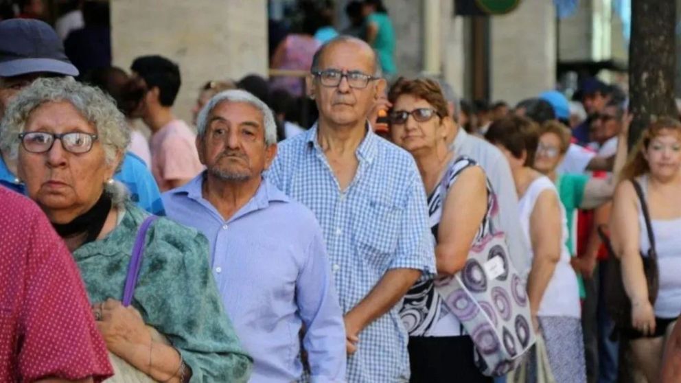El Senado debate el proyecto de ley para aumentar las jubilaciones y pensiones, pese a que el Gobierno adelantó que la vetará en caso de ser aprobada. ¿En cuánto quedarían los haberes? (Imagen ilustrativa).