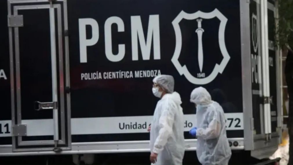 La policía científica trabajó en el lugar del mortal accidente.
