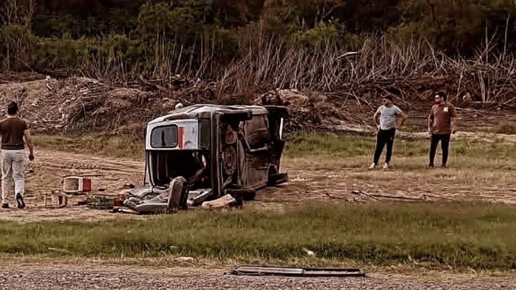 El vehículo en el que viajaban los exmilitares terminó volcado al costado de la ruta nacional 34.