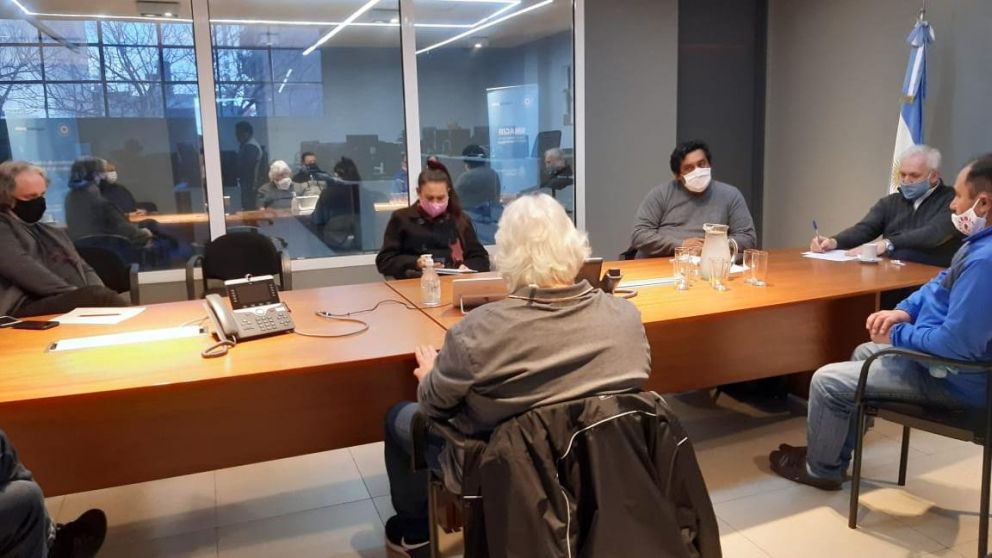 La reunión tuvo lugar en una sede del Ministerio de Seguridad y contó con la participación de funcionarios de esa cartera, como también de Trabajo y Desarrollo Social a nivel nacional y del área laboral bonaerense.