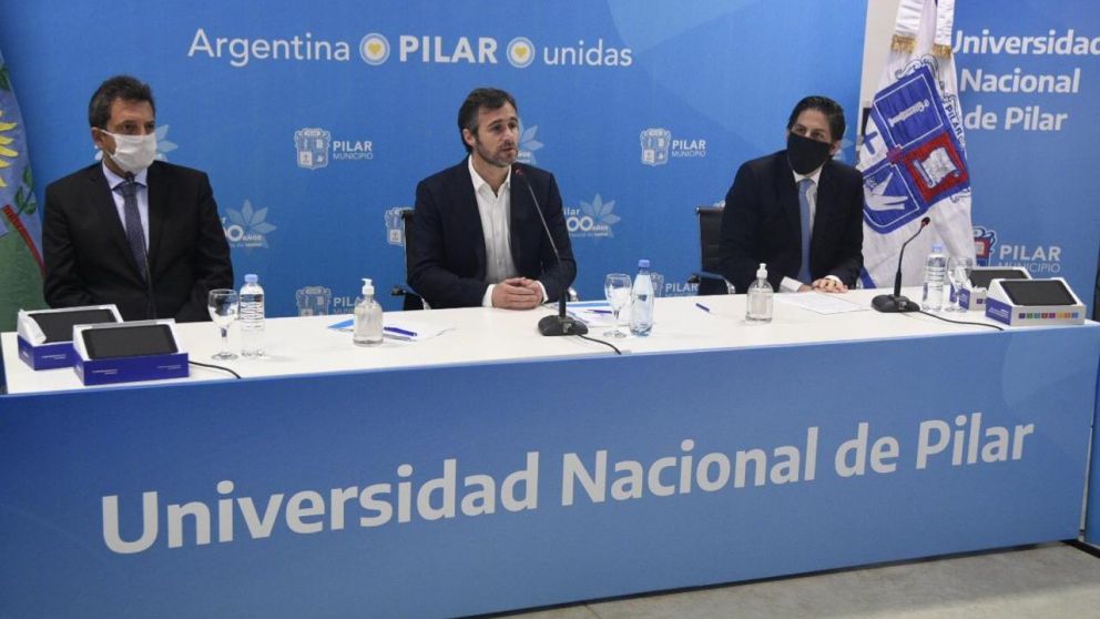 Achával anunció la creación de la Universidad Nacional de Pilar.