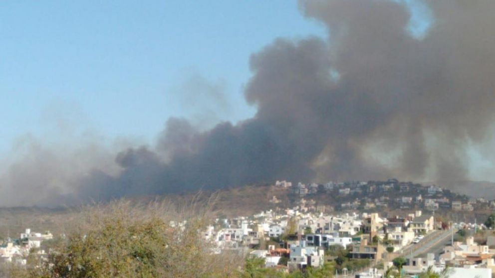 Focos de incendios se originaron en cercanías de la localidad de La Calera, Córdoba.