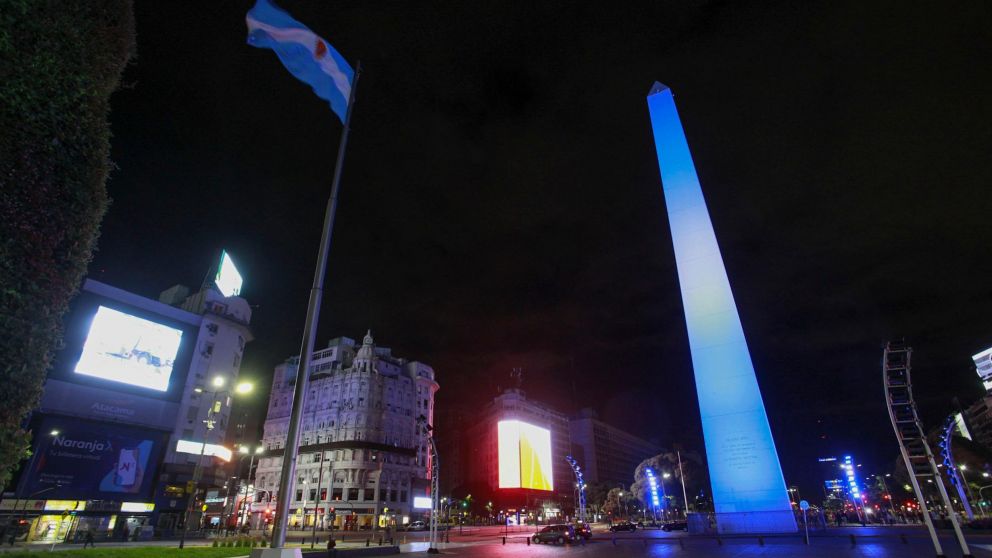 En un nuevo aniversario por el Día de la Bandera, en Obelisco se reflejarán sus colores. (Télam)