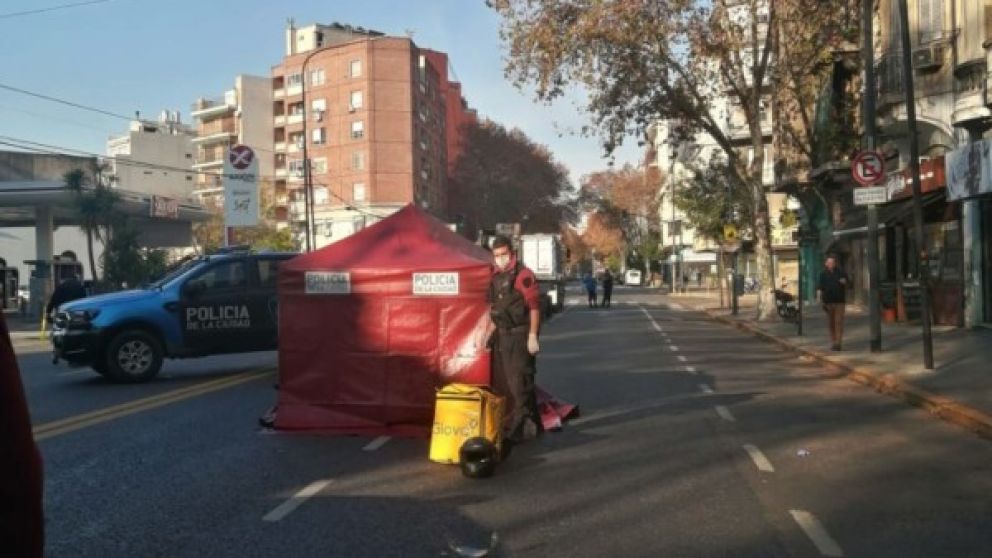 Los repartidores de aplicaciones, clave durante la pandemia. El accidente fatal de un trabajador, en Caballito, reflotó el debate sobre sus condiciones laborales.