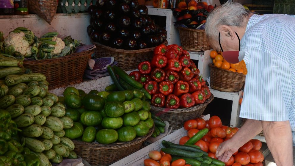 Las frutas y las verduras continúan en alza durante la cuarentena.