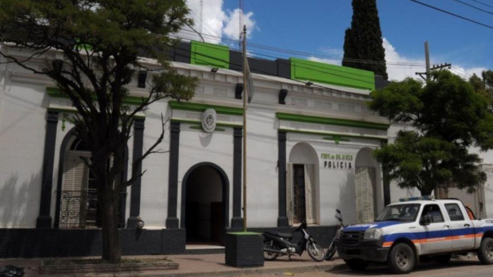 Los hombres fueron trasladados a la comisaria, donde se les abrió una causa judicial.