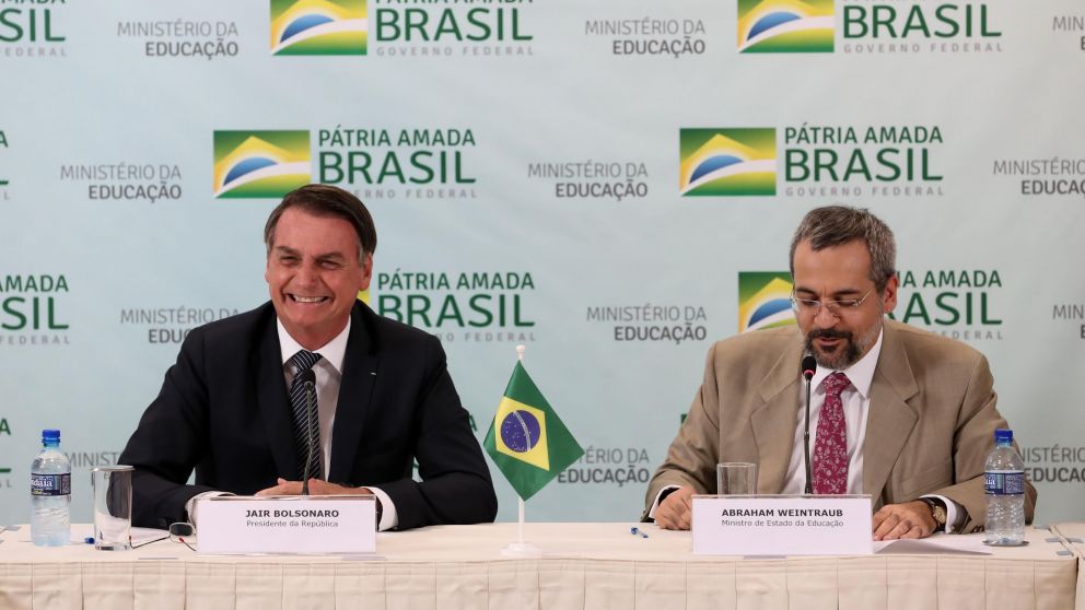 Jair Bolsonaro junto al ministro de Educación, Abraham Weintraub.