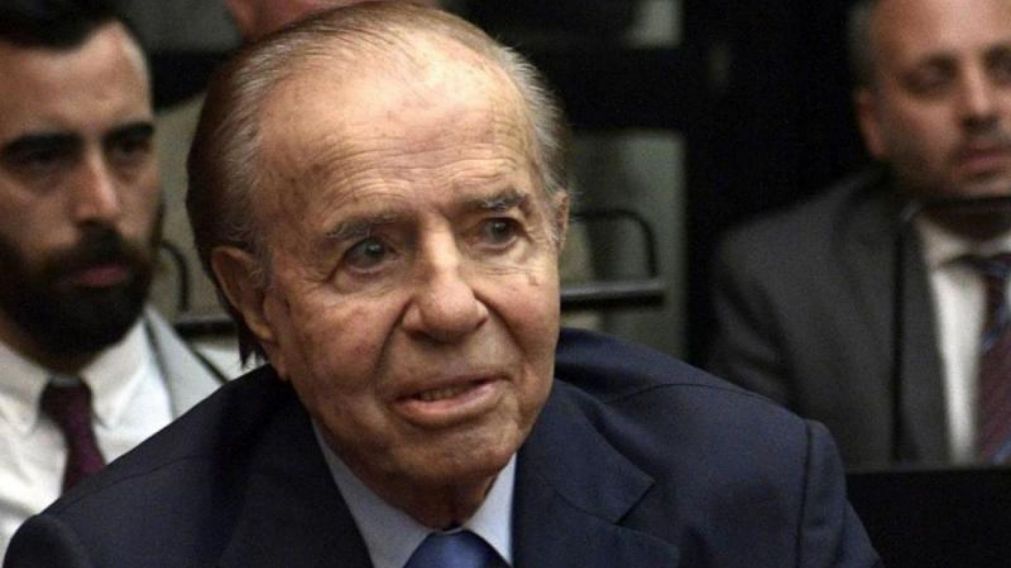 Menem continúa internado por una neumonía y sin asistencia respiratoria: "está estable".