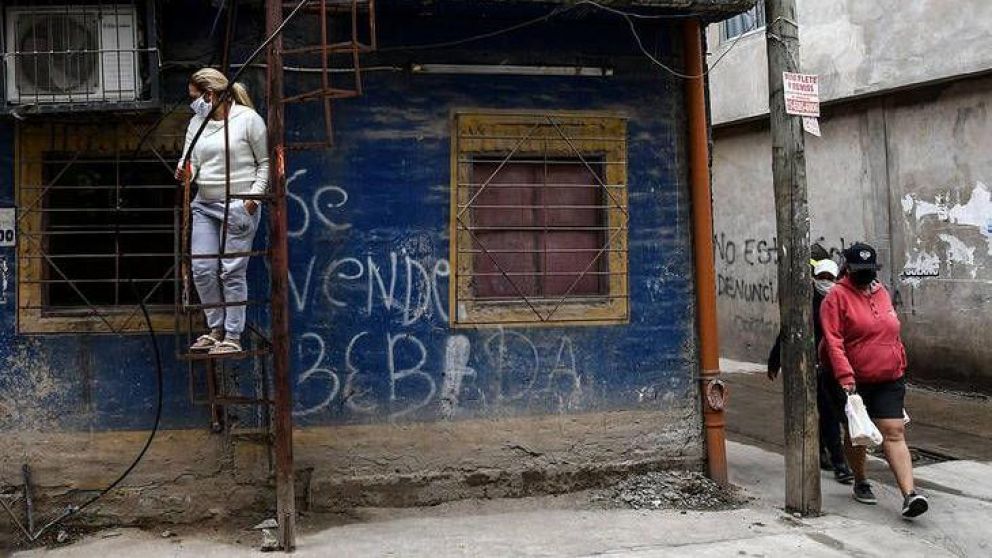 El barrio Mugica (ex villa 31) concentra la mayoría de los casos de coronavirus en barrios populares (Télam).
