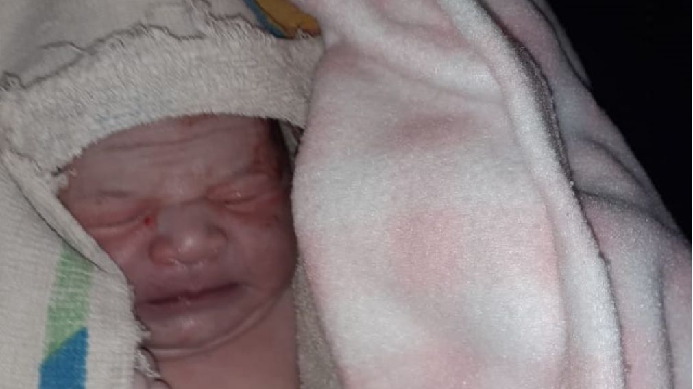 Este es el bebé que nació dentro de un patrullero, en la localidad bonaerense de Escobar.