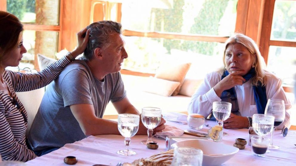 La antigua fotografía que ambos publicaron en la red social del pajarito.