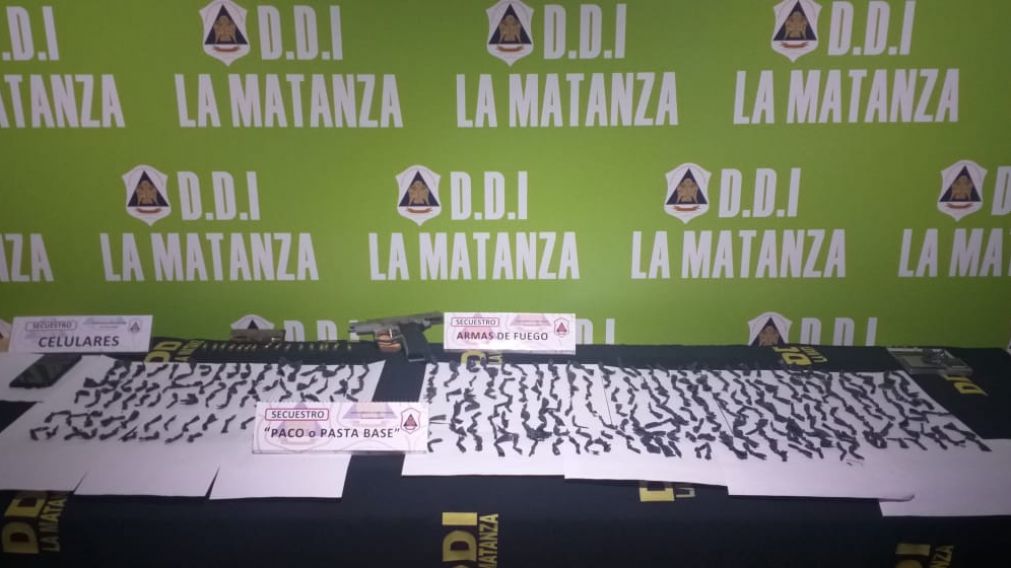 Parte de las dosis de cocaína que fueron secuestradas en poder del malviviente.