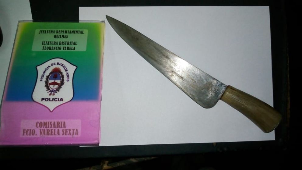 Este es el cuchillo de carnicero que fue utilizado por el asesino para matar al muchacho.