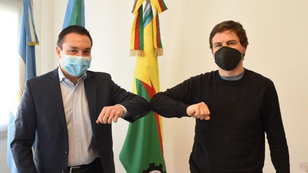 El intendente Andrés Watson y el ministro de Producción, Ciencia e Innovación Tecnológica de la Provincia de Buenos Aires, Augusto Costa.