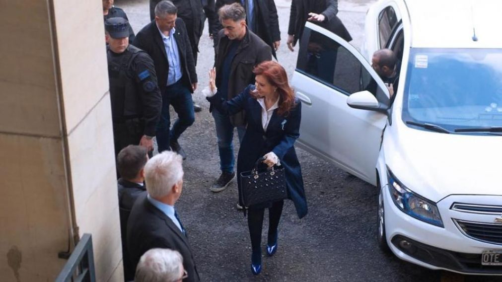 Así llegaba Cristina a los Tribunales de Lomas de Zamora.