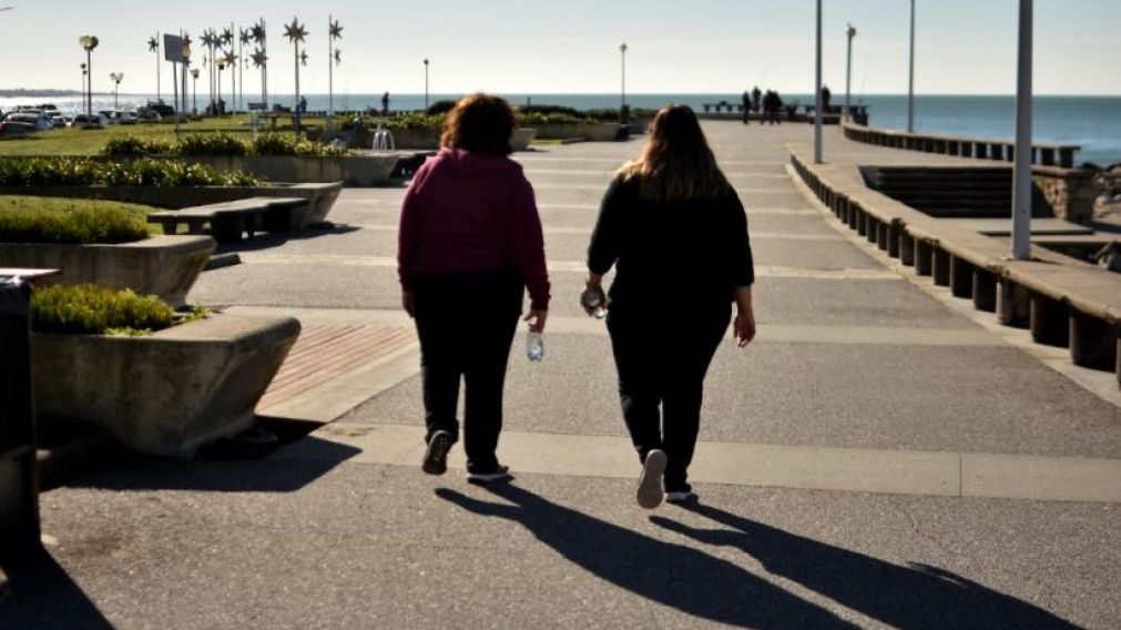 Las salidas recreativas en Mar del Plata se podrán hacer en determinadas zonas y horarios (Gentileza Qué Digital)