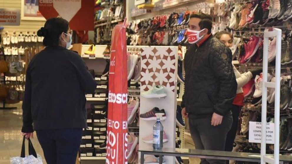 El tipo de locales habilitados depende de la fase del distanciamiento en la que esté el distrito (Télam/Archivo).