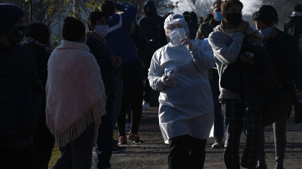 Cuarentena y aumento de contagios: ¿cuándo llegará el pico y quiénes evalúan volver a fase 1?