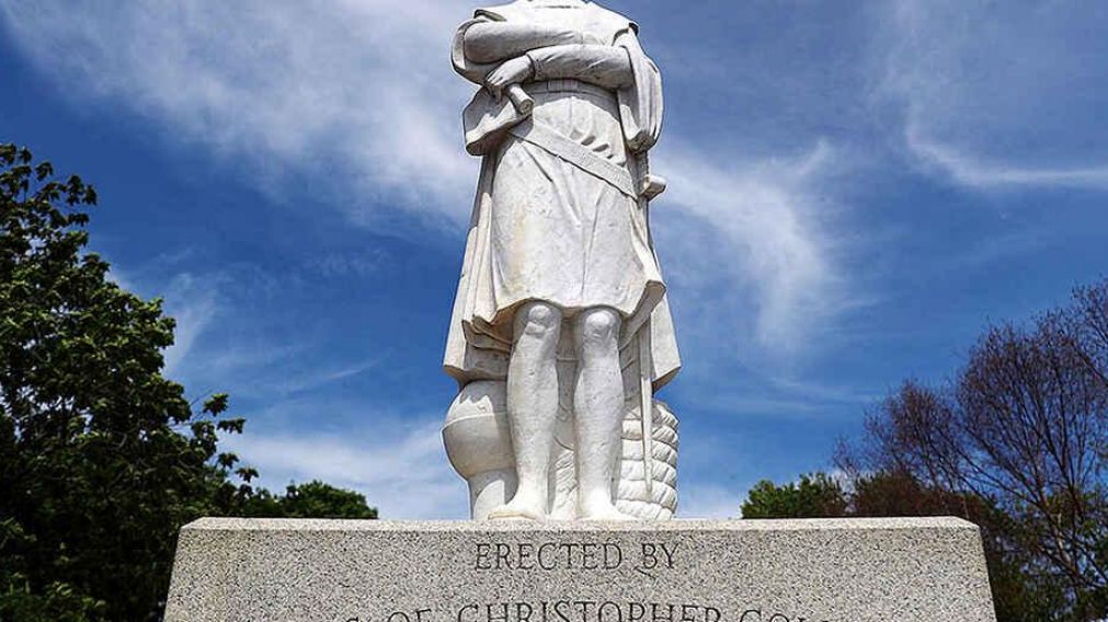 Dos estatuas de Cristóbal Colón fueron derribadas en diferentes ciudades de Estados Unidos.