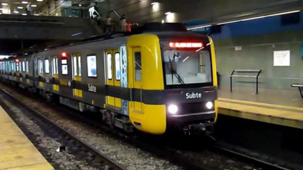 La Línea H del subte está paralizada por cuatro casos de coronavirus.