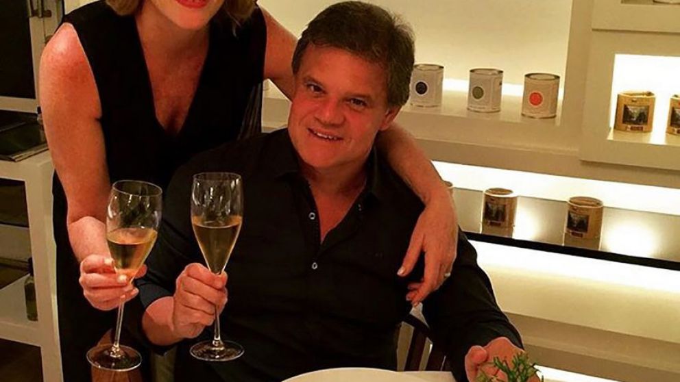QUIQUE Y LA PERIODISTA DÉBORA PÉREZ VOLPIN FUERON PAREJA POR SIETE AÑOS.