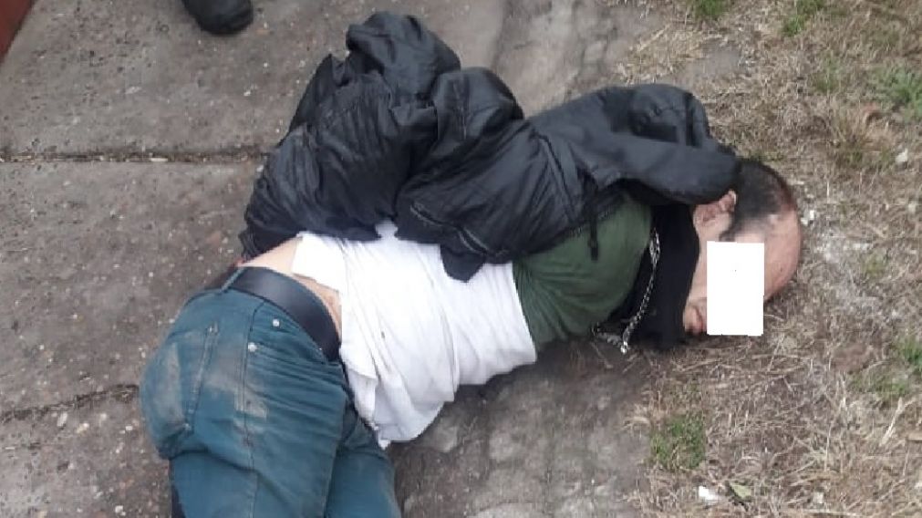Este es el marginal que fue capturado herido luego del tiroteo que mantuvo hoy en la localidad de Béccar.