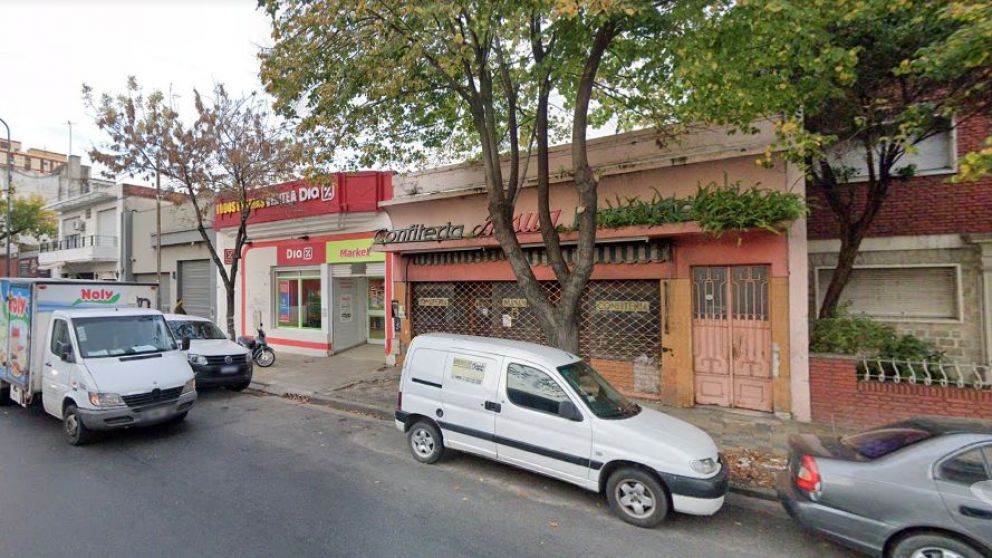 El supermercado ubicado en Donato Álvarez al 1.500, donde los delincuentes robaron al menos en dos ocasiones (Google Street View).