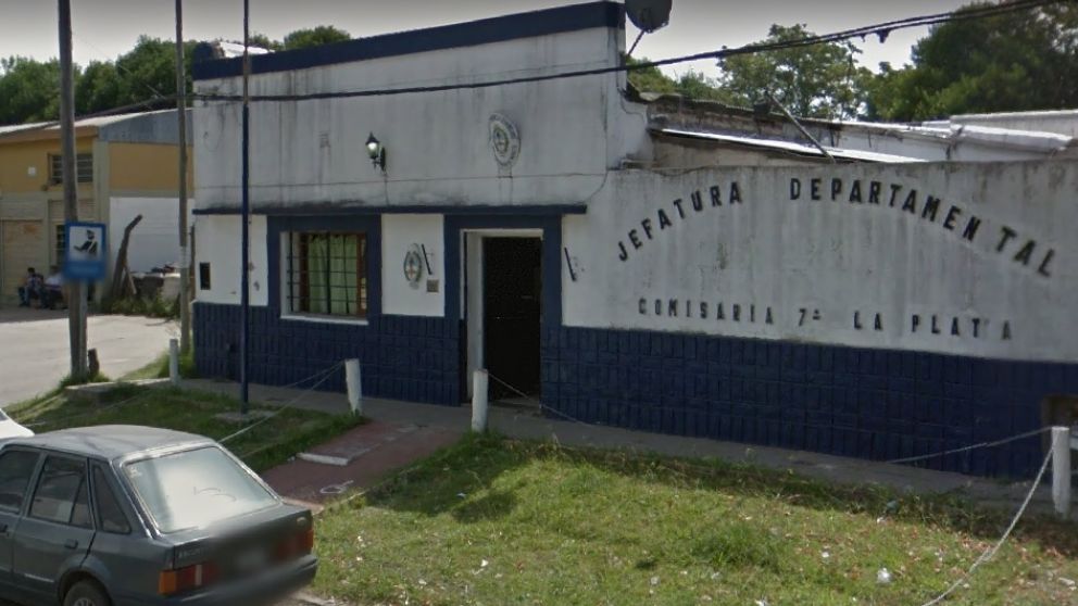 Integrantes de la comisaría de Abasto tratan de localizar a los miembros de la banda de ladrones.