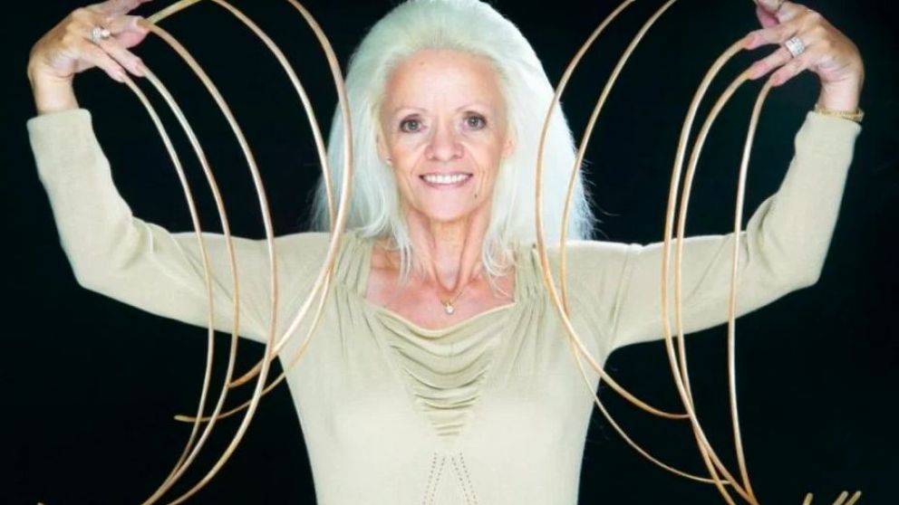 Lee Redmond, "La dama de las uñas", fue récord Guinness.