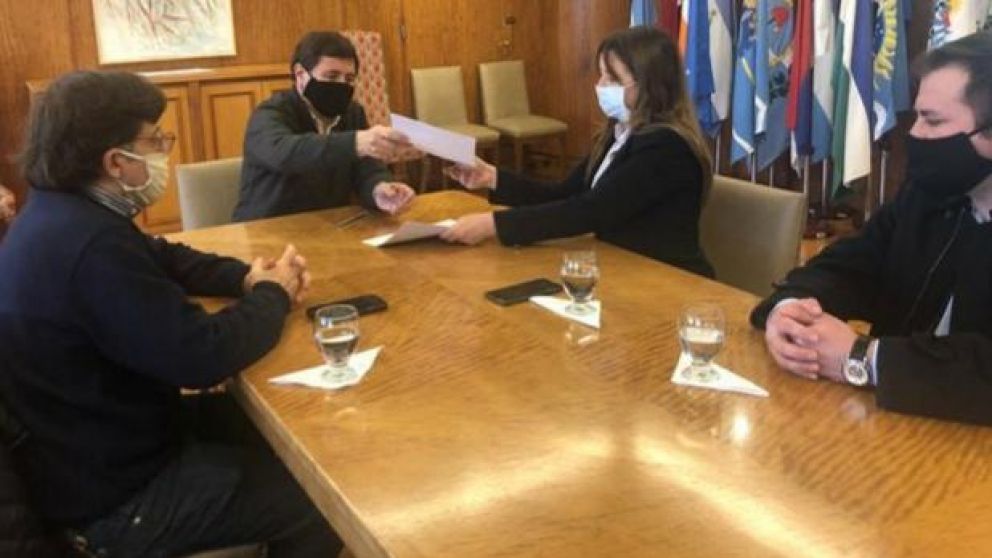 Firman convenio para que a Comunidades Indígenas del país, les aseguren condiciones de bienestar.