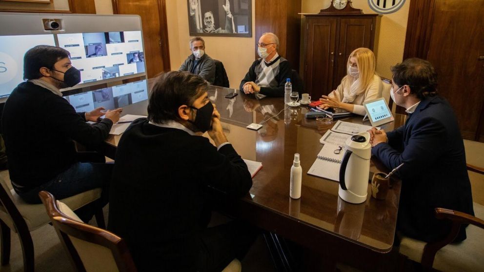 Kicillof en reuni�n v�a Zoom con intendentes.  