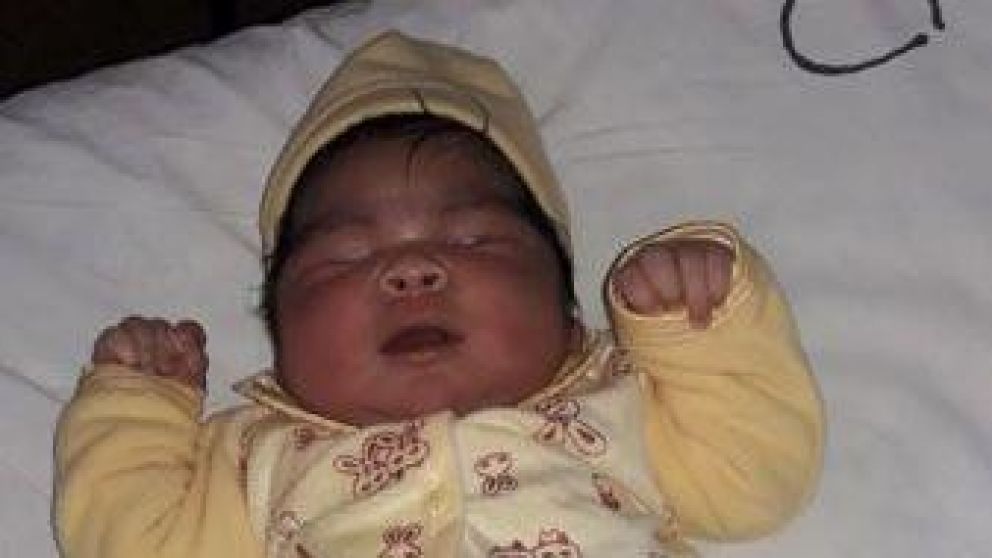 El enorme bebé nació en Santiago del Estero.