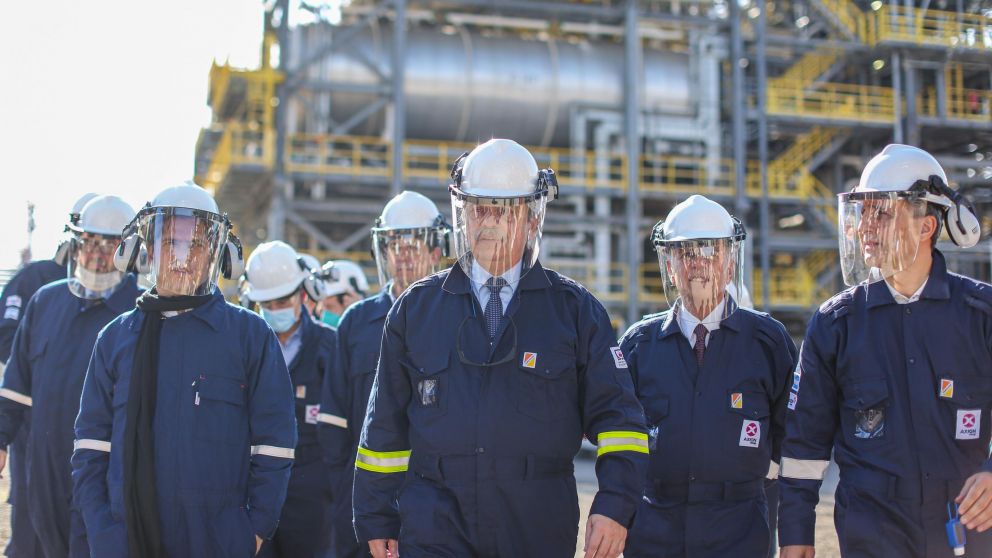 Alberto inauguró la primera planta refinadora de diésel premium del país que permitirá dejar de importar ese combustible. (Prensa Presidencia)